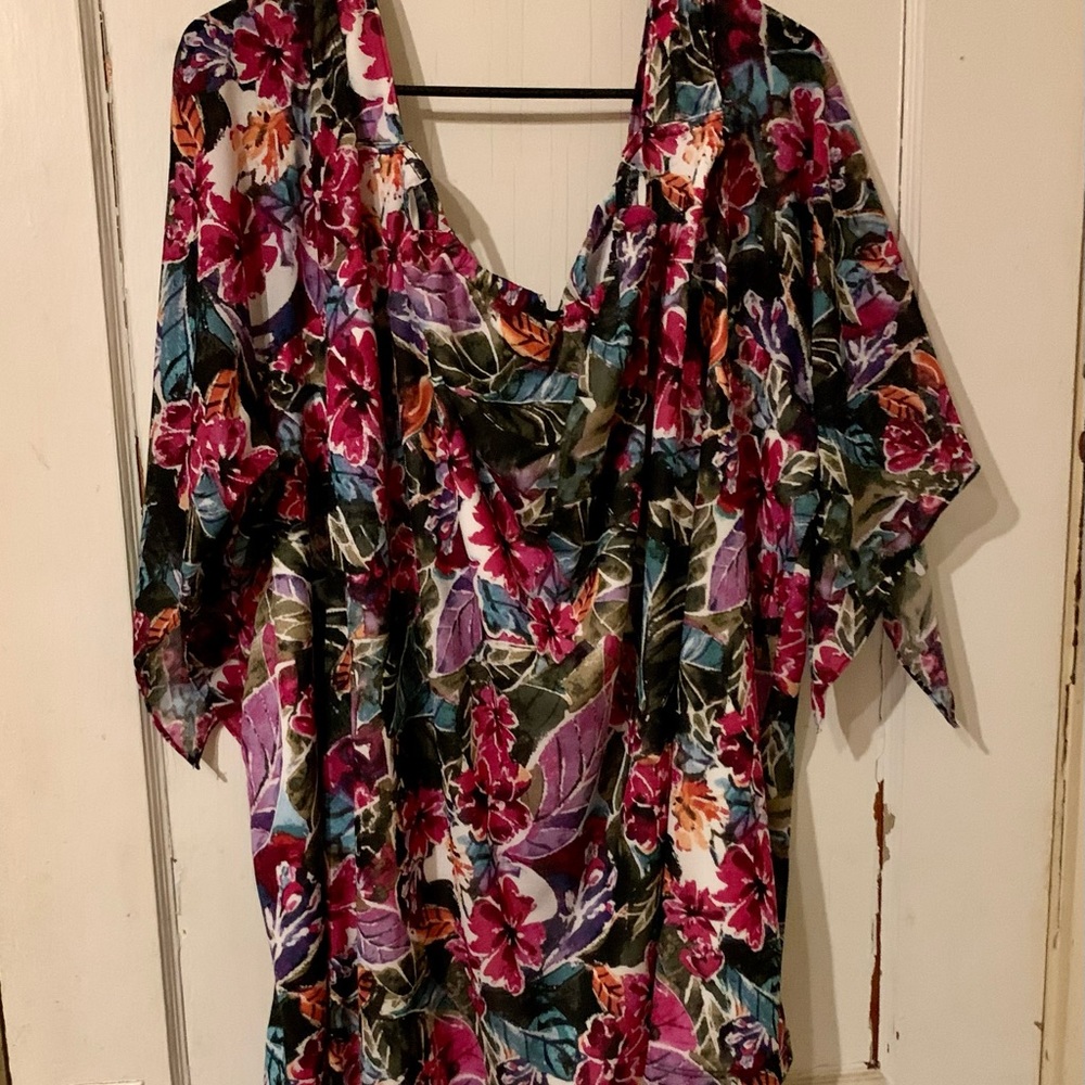 Catherine’s cold shoulder top size 5x